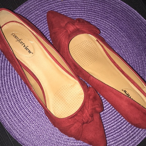 Comfort View Red Suede Kitten Heels - Picture 7 of 7